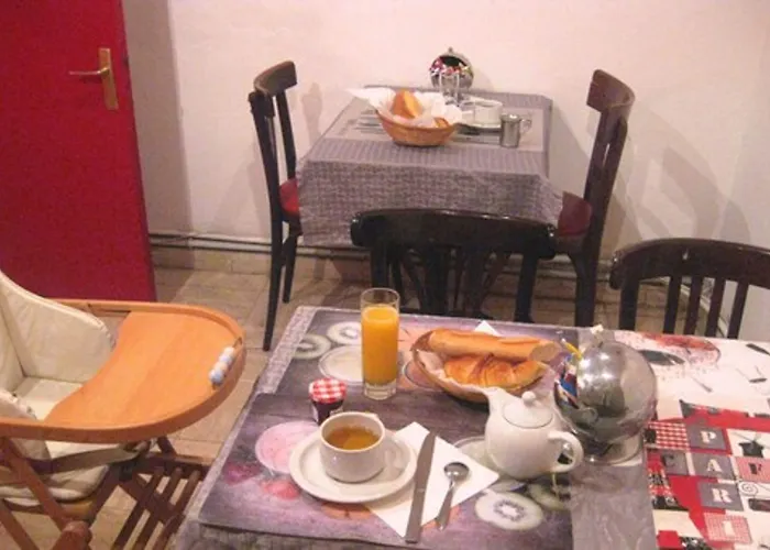 Du Pont Neuf Отель