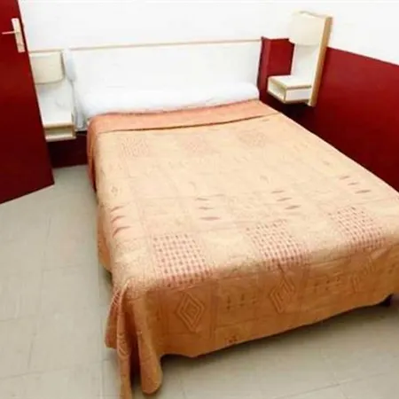 Du Pont Neuf Hotell *